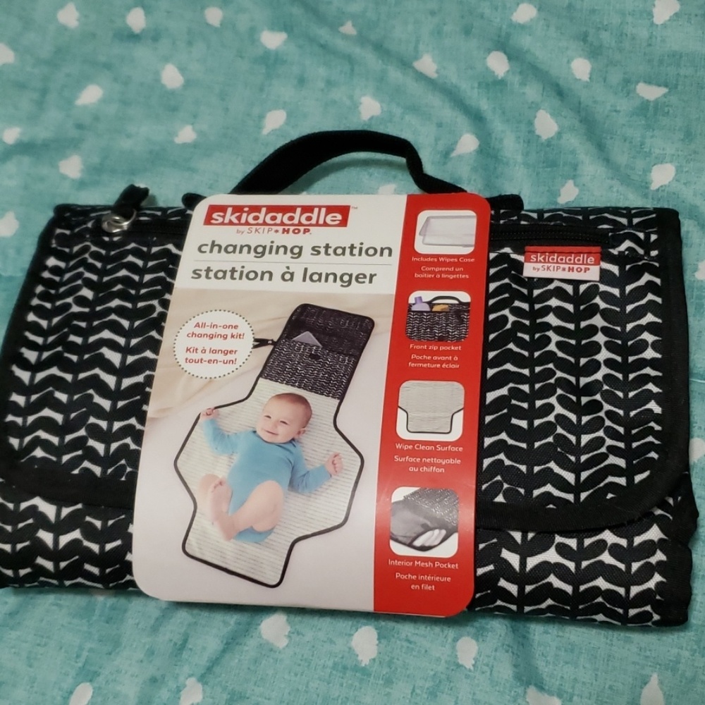 Skidaddle changing pad